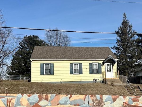 1212 2nd Avenue S, Clinton, IA 52732