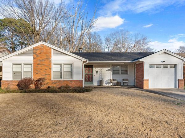 1534 IVY RD , Memphis, TN 38117