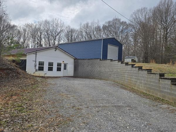 321 S John Locke Rd , McMinnville, TN 37110