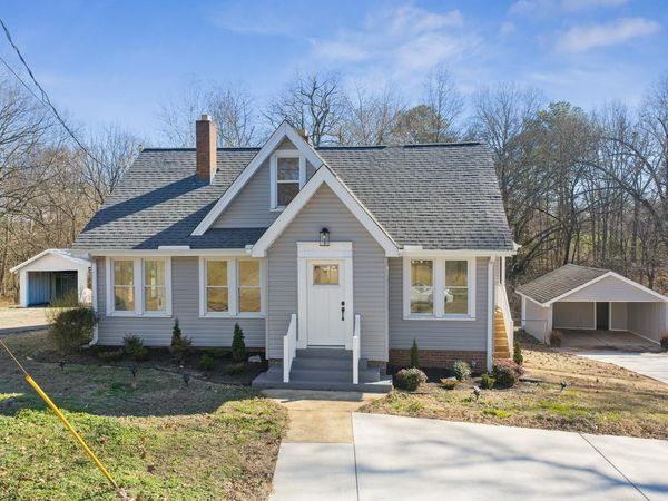 242 N Broad St , Lexington, TN 38351