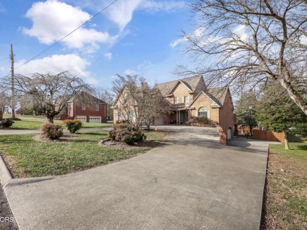 110 Brentwood Pl Place , Lenoir City, TN 37772