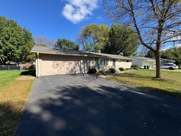 1115 Swanhill Drive , Albert Lea, MN 56007