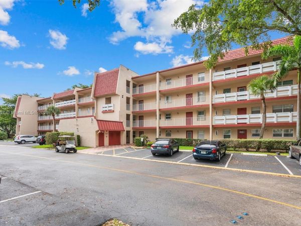 1005 Country Club Dr , Unit 405, Margate, FL 33063