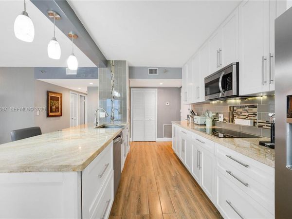 3850 Washington St , Unit 702, Hollywood, FL 33021