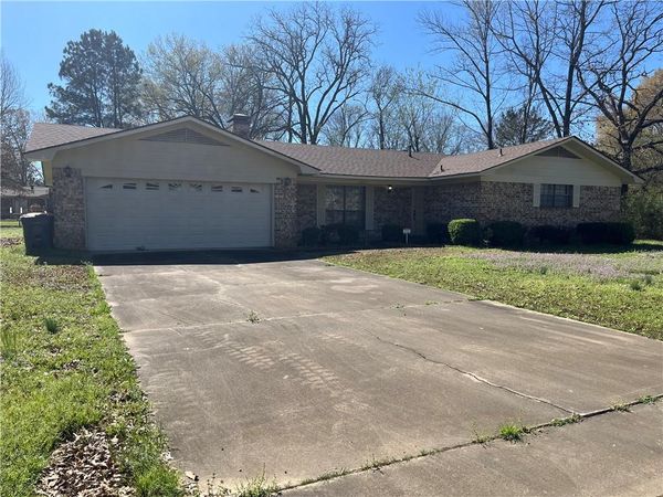 2607 W E Street , Russellville, AR 72801