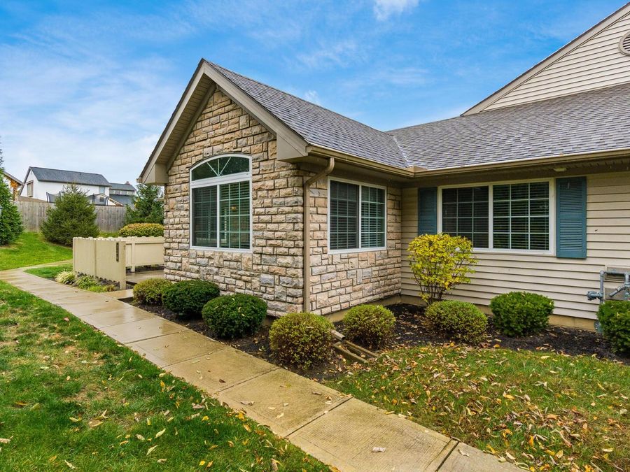 136 Pioneer Circle , Pickerington, OH 43147 Photo 1