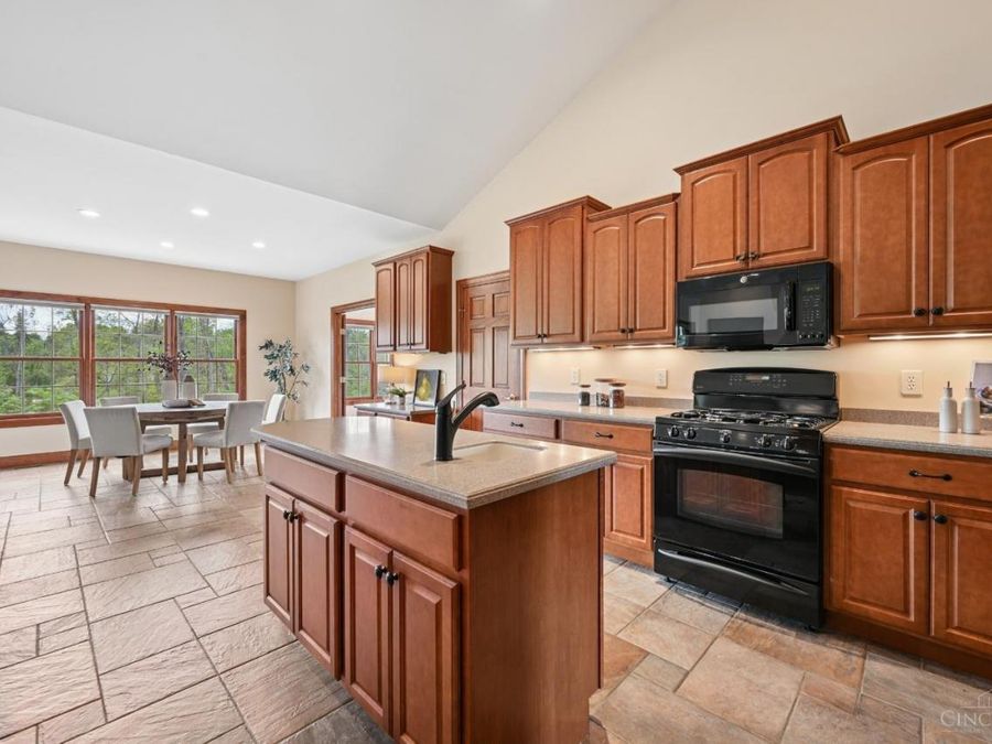1177 Lake Trail Drive, Cincinnati, OH 45233 Photo 8