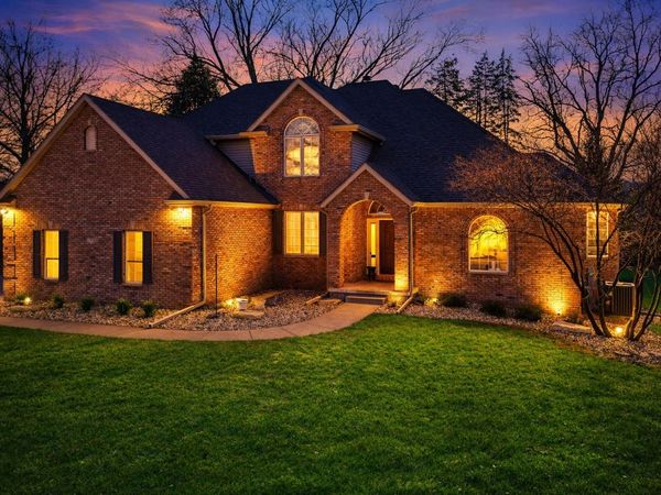 1390 Old Freeport Place , Bettendorf, IA 52722