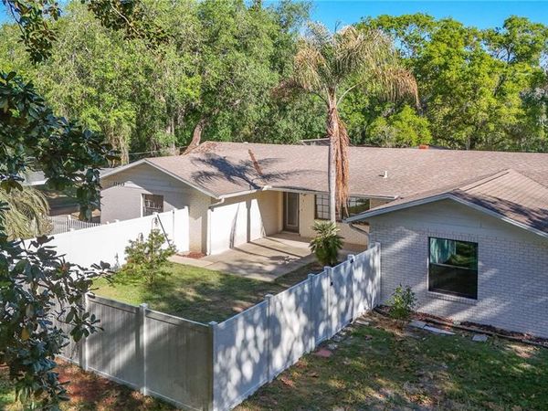 11449 OCKLAWAHA DRIVE , LEESBURG, FL 34788