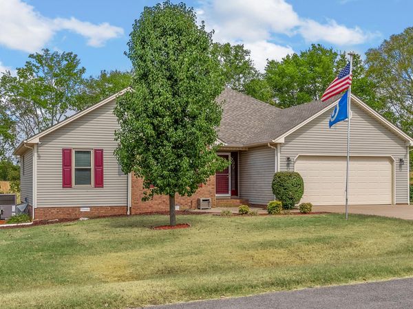 1230 Bark Ridge Cir , Hopkinsville, KY 42240