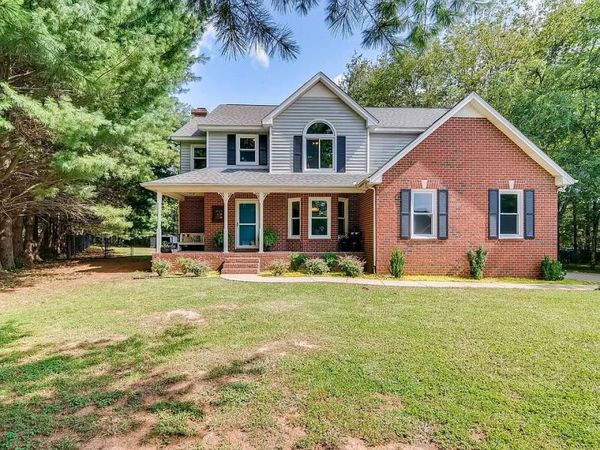 2021 Keenland Dr , Murfreesboro, TN 37127