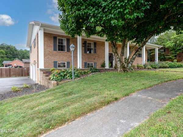 402 Montvale Station Rd , Maryville, TN 37803