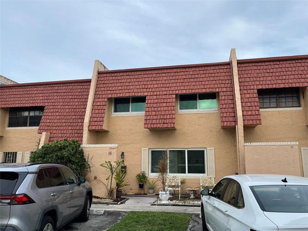 16 Spinning Wheel Lane, Tamarac, FL 33319