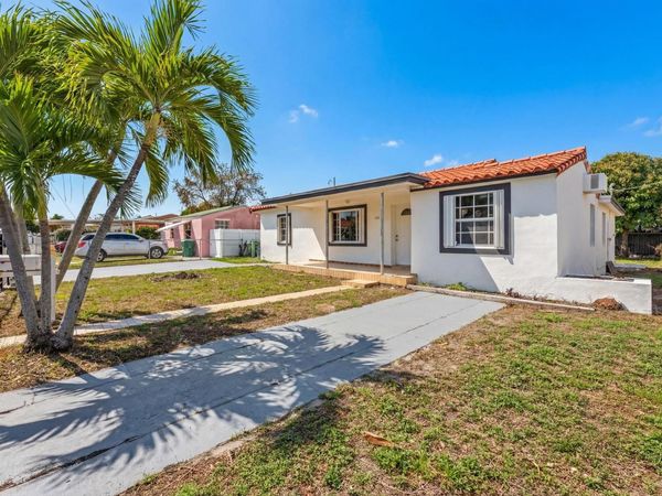 830 NW 30th Court , Miami, FL 33125
