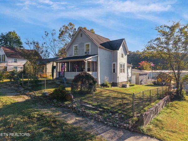 425 Byrd Ave , Harriman, TN 37748