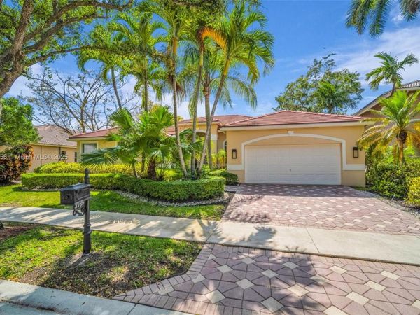 3739 Oak Ridge Cir , Weston, FL 33331
