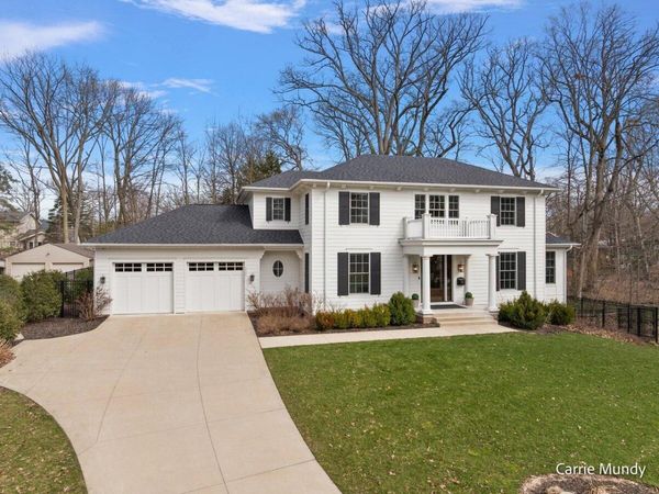 2725 Beechwood Drive SE, Grand Rapids, MI 49506