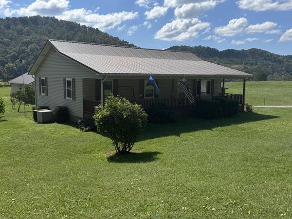 1592 Dry Valley Road, Thorn Hill, TN 37881