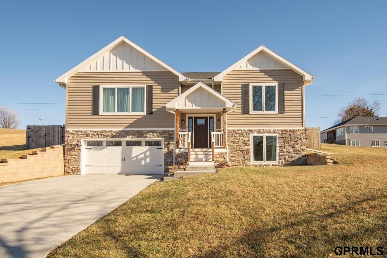 8523 Riverdale Road , Plattsmouth, NE 68046