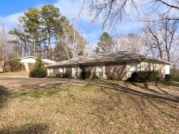 564 North Strong Street, Derma, MS 38839