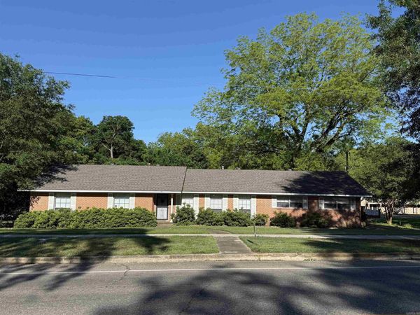 102 4th S , Nashville, AR 71852
