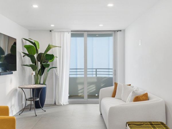 5555 Collins Avenue , Unit 16p, Miami Beach, FL 33140