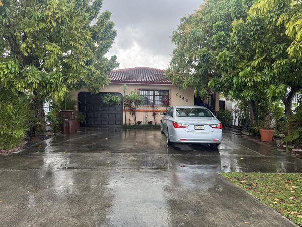 2446 W 70th Place , Hialeah, FL 33016