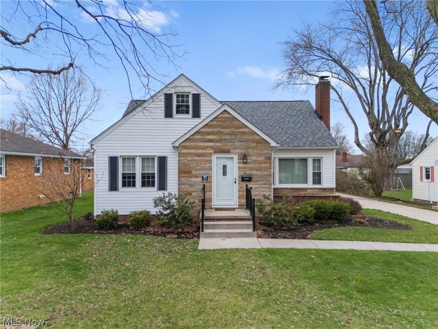 2883 Sharonwood Avenue NW, Canton, OH 44708 Photo 1
