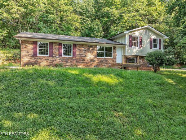 246 Robertson Lane , Caryville, TN 37714