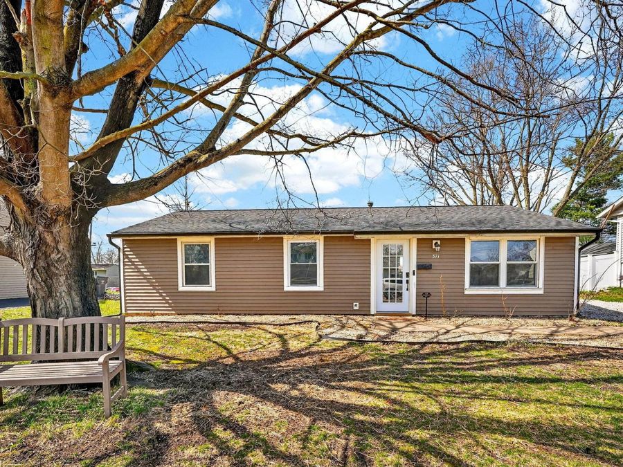 371 Banbury Drive , Columbus, OH 43230 Photo 1