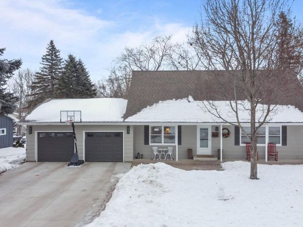 538 Sunset Lane N, Cambridge, MN 55008