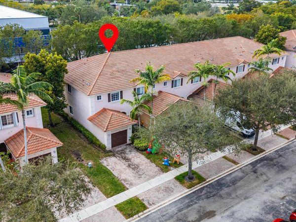 8820 S Isles Circle, Tamarac, FL 33321