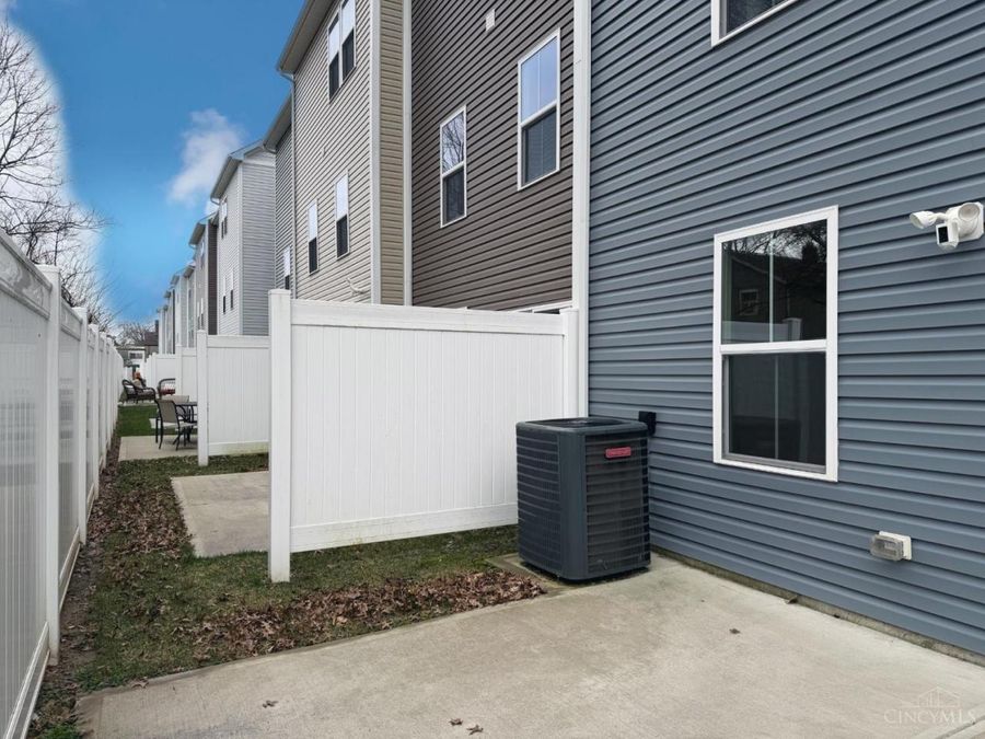 42 Wentworth Lane, Deer Park, OH 45236 Photo 4