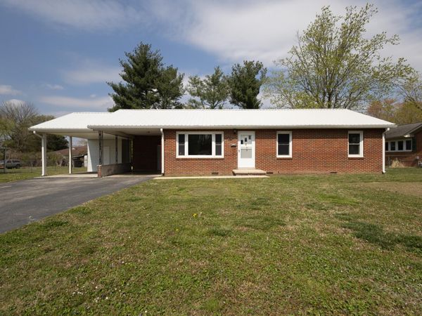 619 Henley St , Manchester, TN 37355