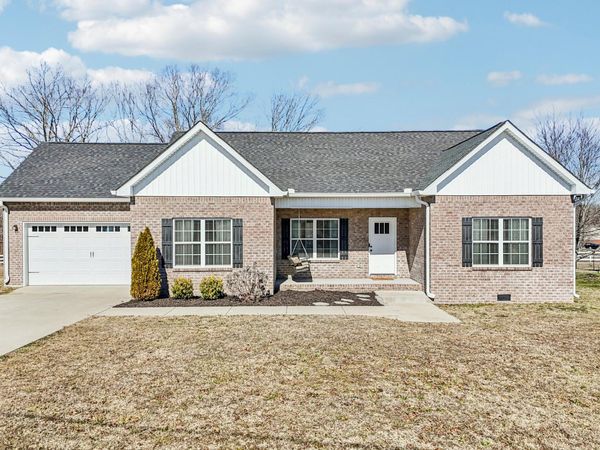 1135 High Lake Dr , Dickson, TN 37055