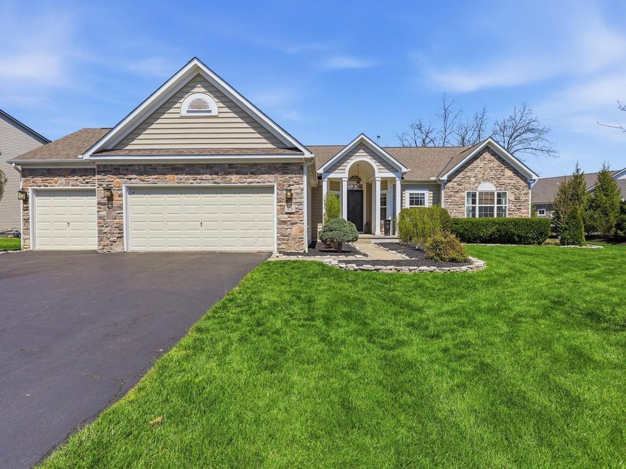 3131 Abbey Knoll Drive , Lewis Center, OH 43035 Photo 1