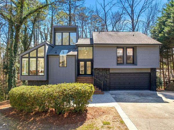 2704 Long Lake Drive NE, Roswell, GA 30075