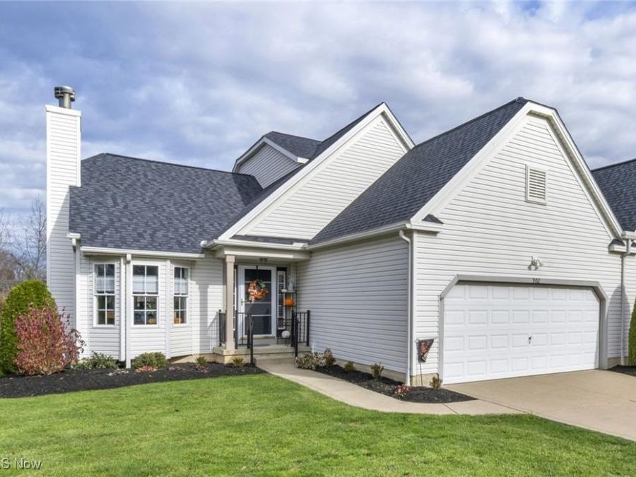 902 Devonwood Drive , Wadsworth, OH 44281 Photo 1