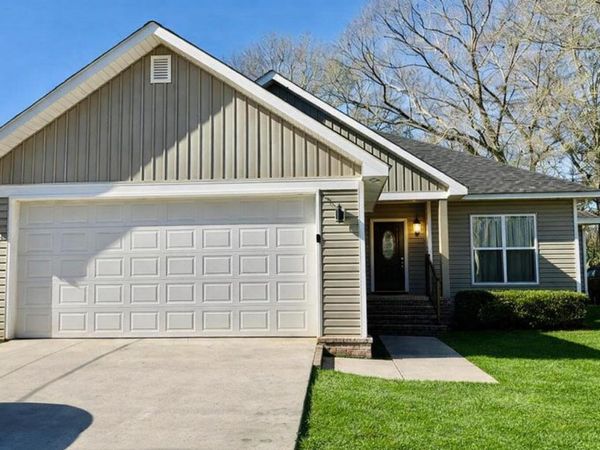102 Smith St., Petal, MS 39465