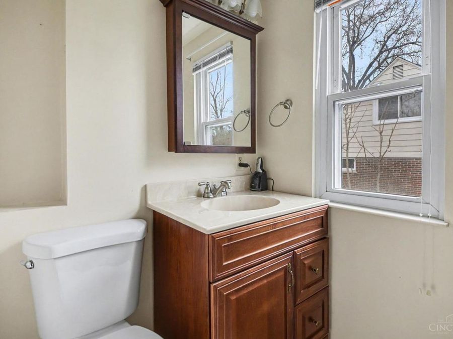 1 Jennings Road, Greenhills, OH 45218 Photo 17