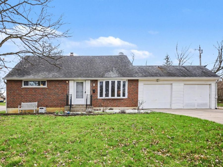 1 Jennings Road, Greenhills, OH 45218 Photo 2