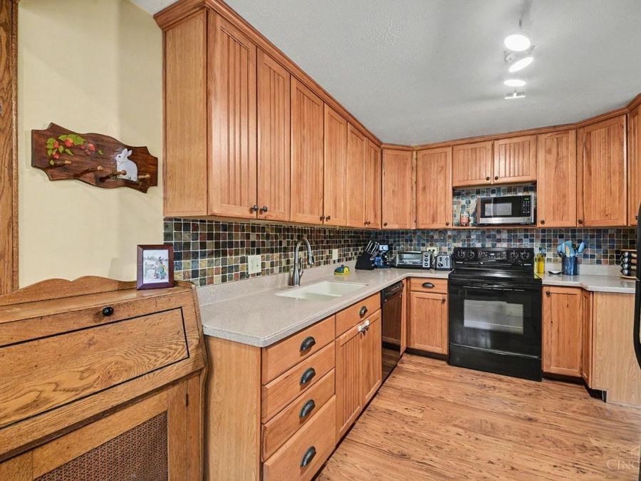 1 Jennings Road, Greenhills, OH 45218 Photo 6