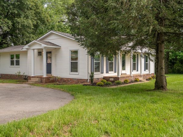 802 Daniel Dr , Lawrenceburg, TN 38464