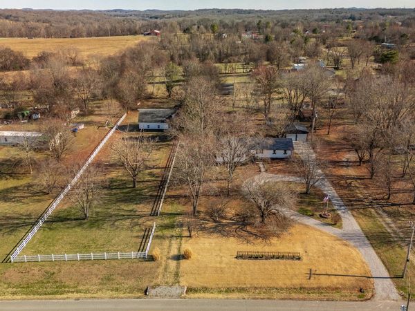 895 Harsh Ln , Castalian Springs, TN 37031
