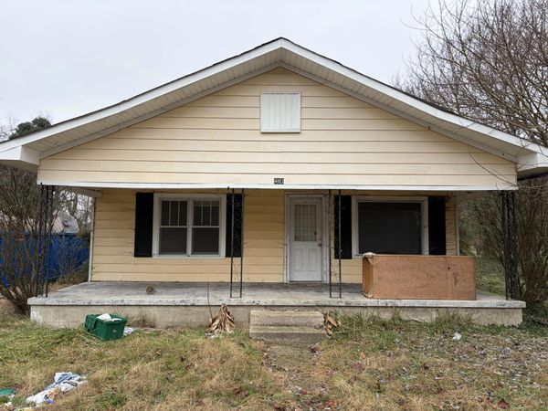 483 Pikeville Avenue , Graysville, TN 37338