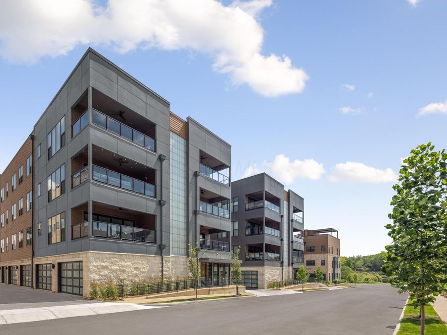 2842 Gunnison Drive , Unit 201, Columbus, OH 43228 Photo 1