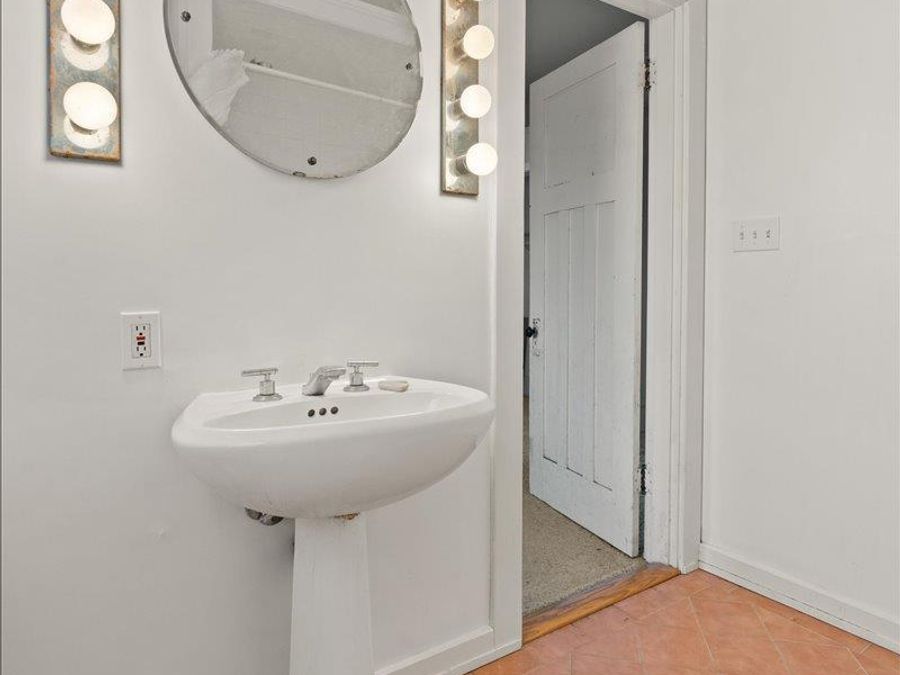 558 Howell Avenue, Cincinnati, OH 45220 Photo 12