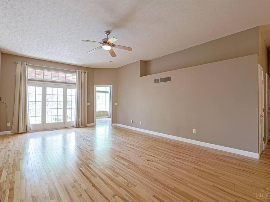 5957 Castlewood Crossing, Miami Township, OH 45150 Photo 9