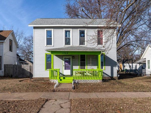 1708 Pershing Boulevard, Clinton, IA 52732
