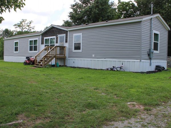 890 Oak Grove Rd , Goodspring, TN 38460
